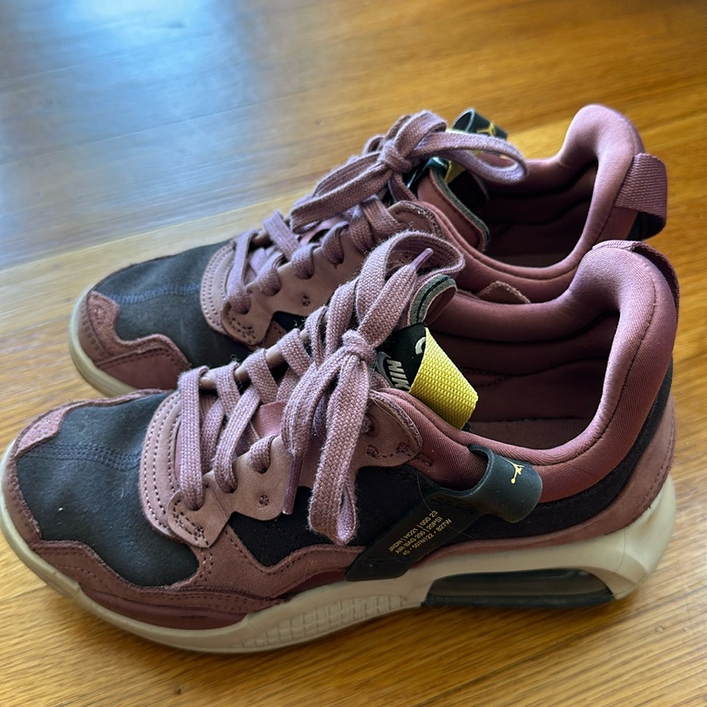 Nike Jordans MA2 women’s, size US7 in light mulberry (purple).
